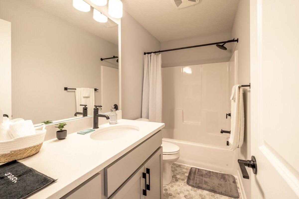 Luxury New 3br Cle Clinic Univcircle Little Italy Holiday home