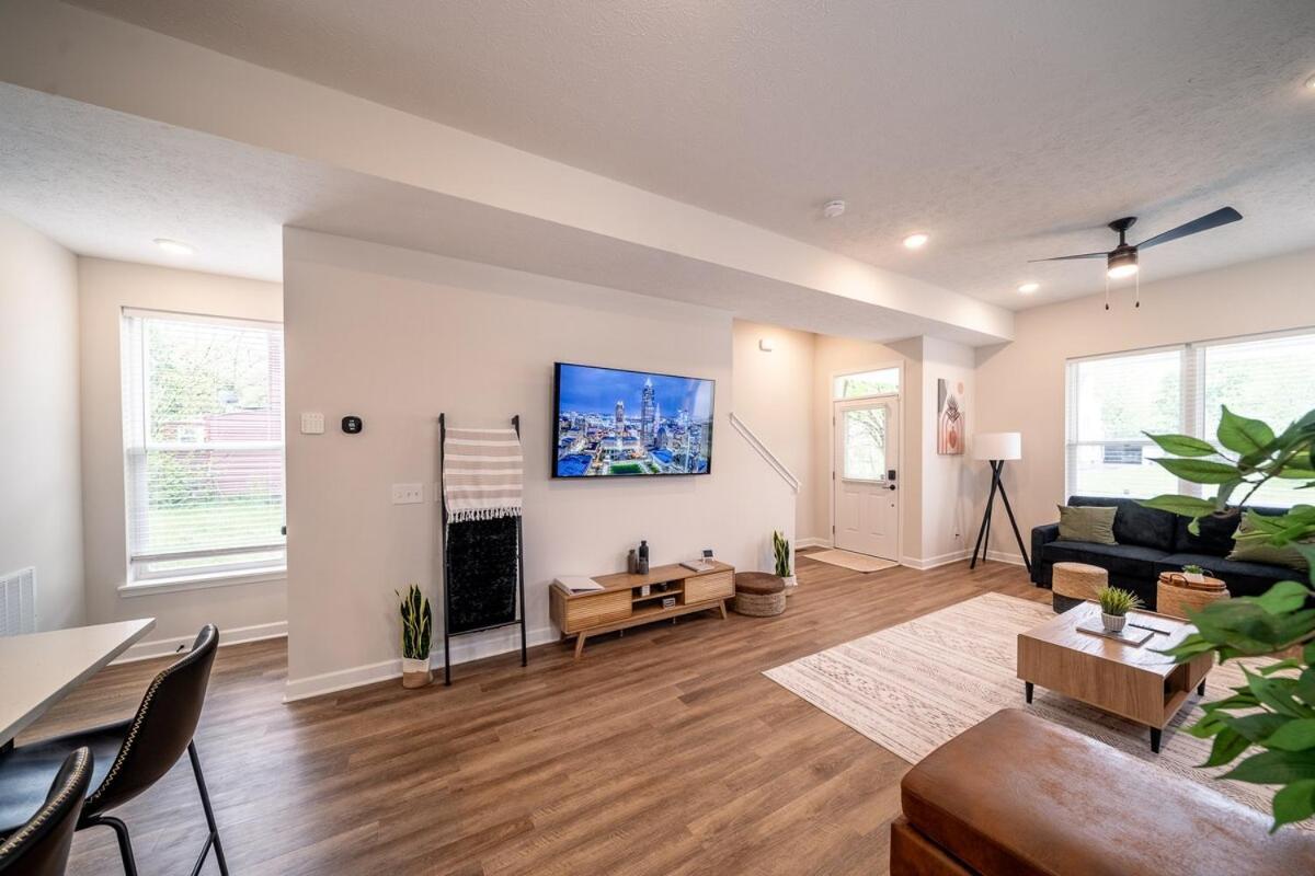 Luxury New 3br Cle Clinic Univcircle Little Italy Holiday home *