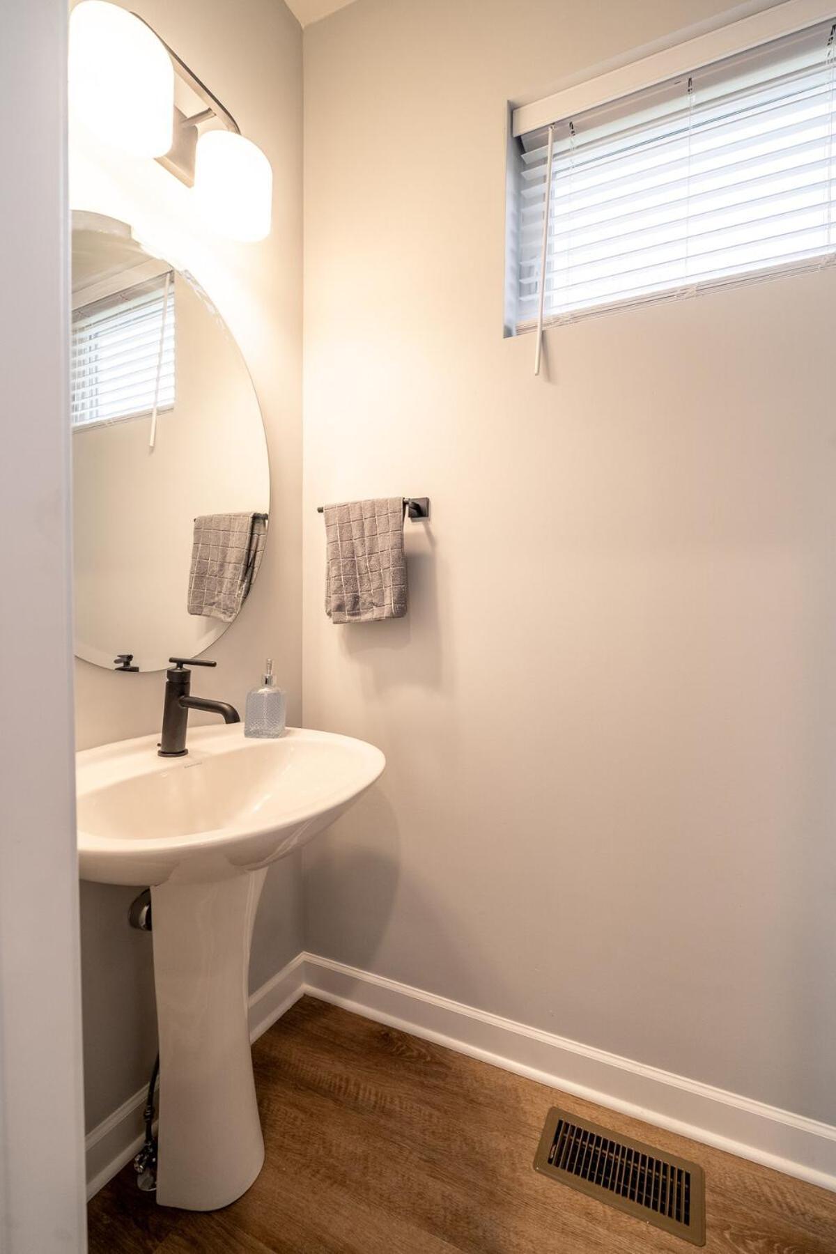 Luxury New 3br Cle Clinic Univcircle Little Italy *
