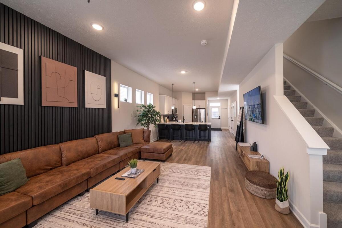 Luxury New 3br Cle Clinic Univcircle Little Italy *